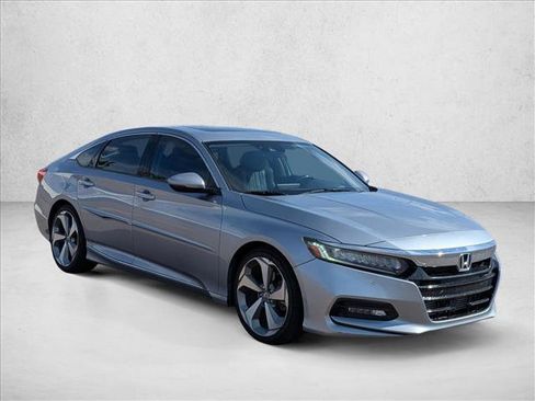 Used 2018 Honda Accord Touring image 3