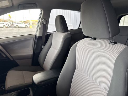 Used 2013 Toyota RAV4 LE image 18
