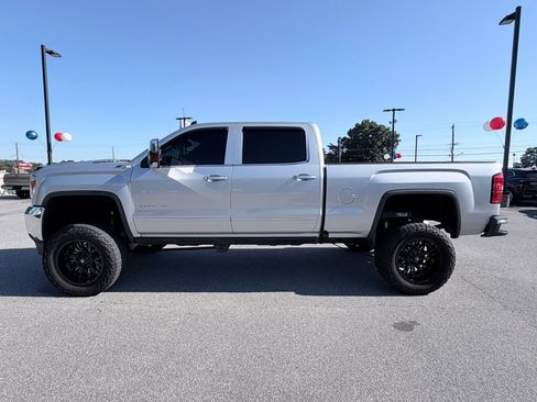 Used 2018 GMC Sierra 2500 SLT w/ Driver Alert Package AWD/4WD image 5