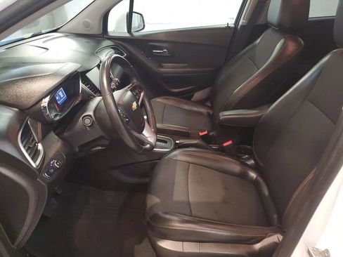 Used 2017 Chevrolet Trax LT w/ LT Convenience Package AWD/4WD image 11