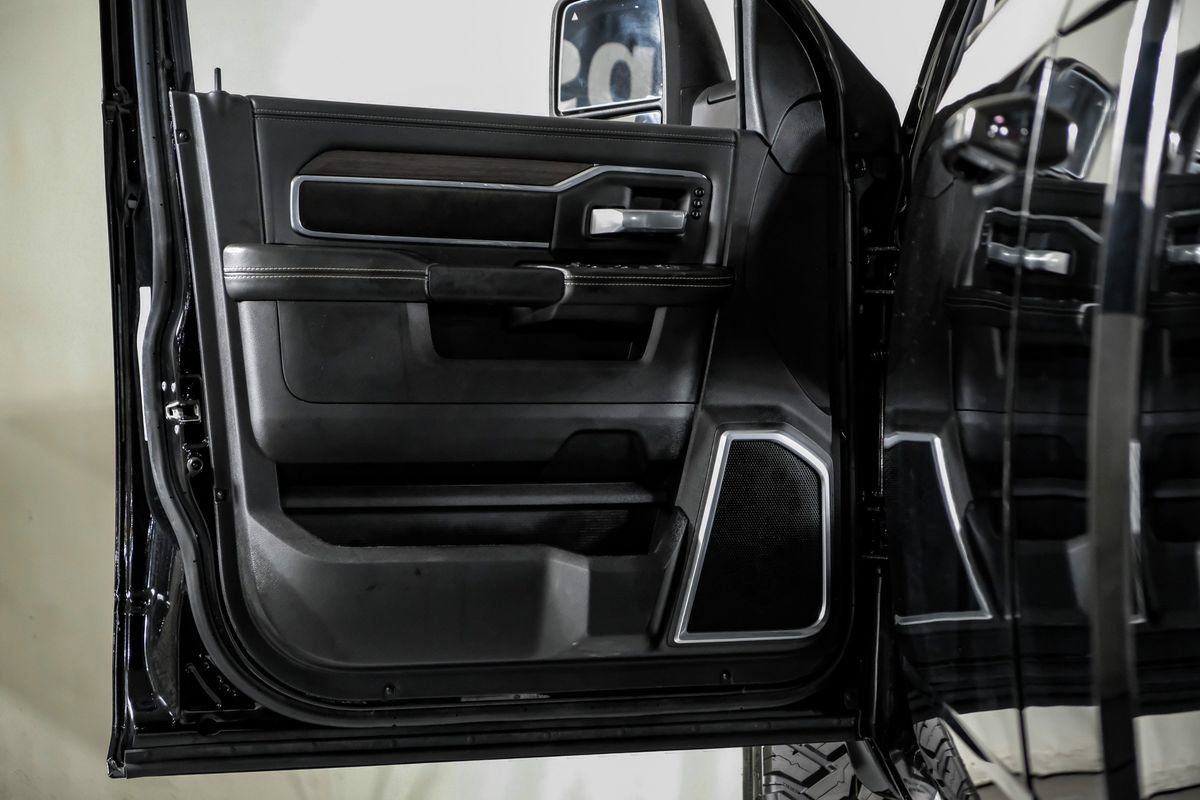 Used 2025 RAM 2500 Laramie AWD/4WD image 34