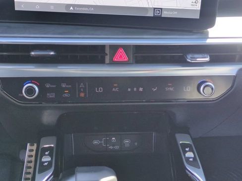 Certified 2024 Kia Sorento SX Prestige AWD/4WD image 25