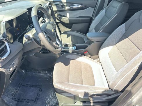 Certified 2025 Chevrolet TrailBlazer LT w/ LT Cold Weather Package AWD/4WD image 18