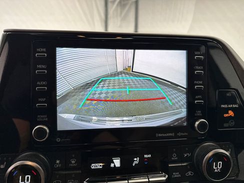 Used 2020 Toyota Highlander XLE image 32