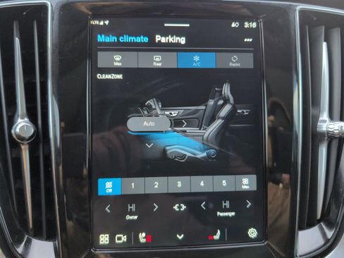 Used 2025 Volvo V60 B5 Cross Country Plus image 24