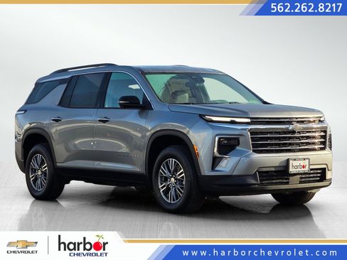 New 2025 Chevrolet Traverse LT w/ Driver Confidence Package image 1