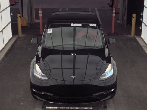Used 2021 Tesla Model Y Long Range image 2