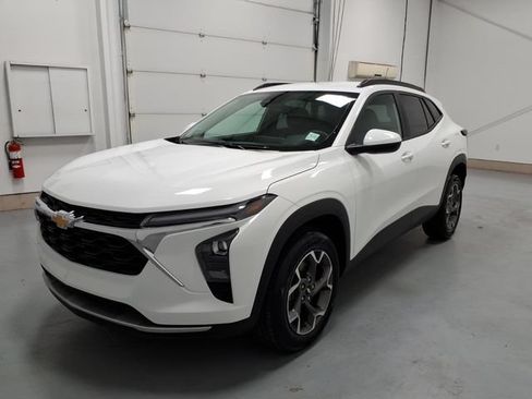 Used 2024 Chevrolet Trax LT FWD image 7