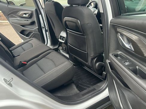 Used 2022 GMC Terrain SLE w/ Driver Convenience Package image 13