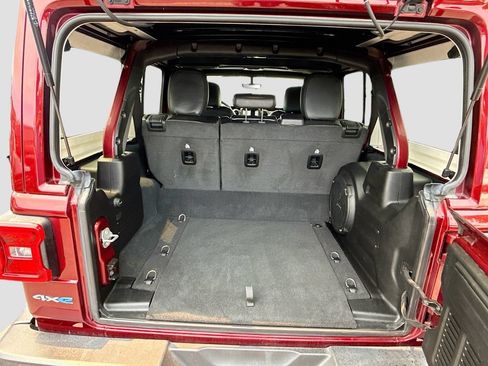 Used 2022 Jeep Wrangler Unlimited Sahara AWD/4WD image 30