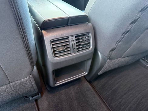 Used 2023 Nissan Rogue S image 23