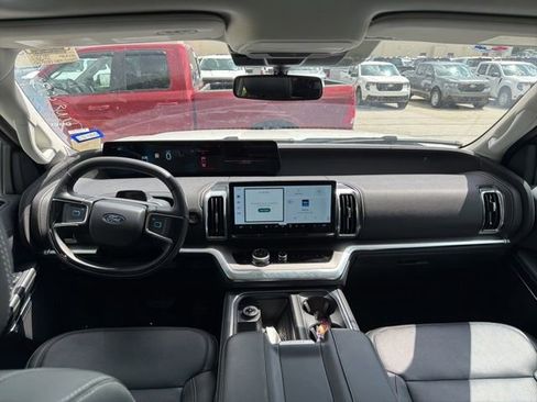 Used 2025 Ford Expedition Platinum AWD/4WD image 18