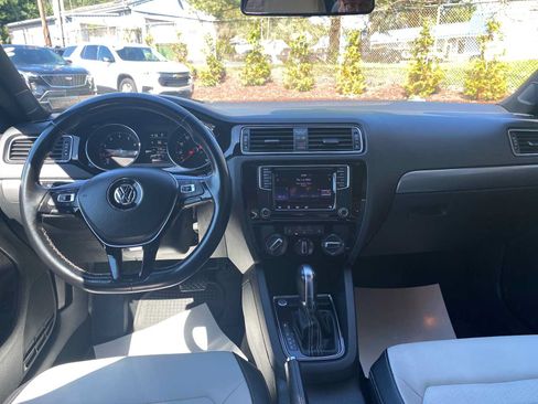 Used 2016 Volkswagen Jetta Sport FWD image 7