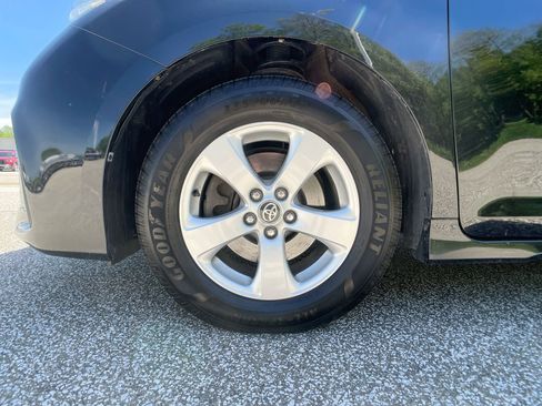 Used 2020 Toyota Sienna L FWD image 11