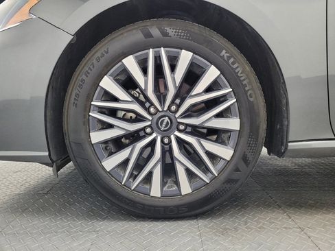 Used 2025 Nissan Altima 2.5 SV FWD image 31