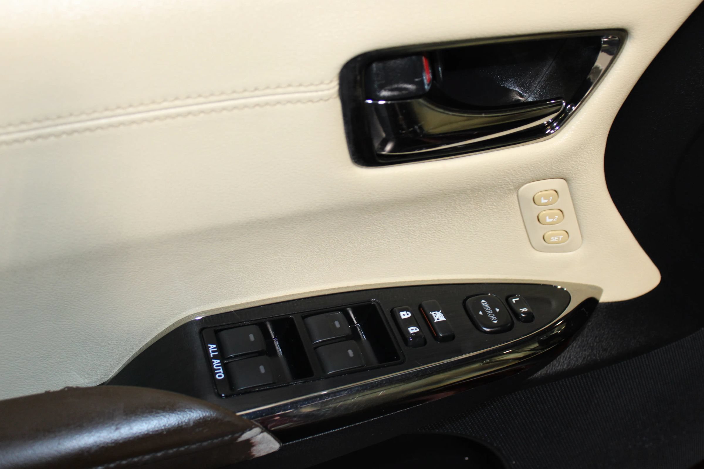 Used 2014 Toyota Avalon XLE Touring FWD image 11