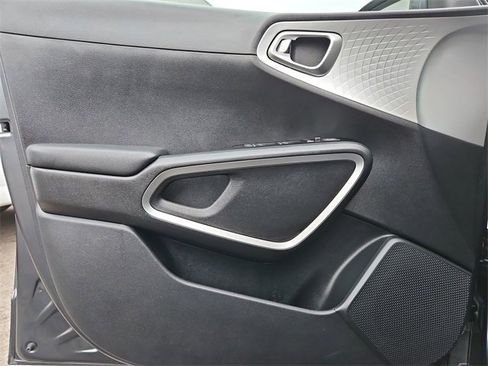 Used 2023 Kia Soul LX image 20