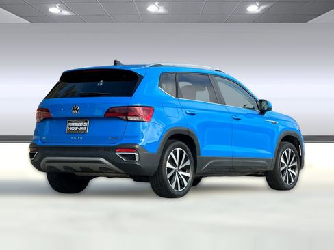 Used 2023 Volkswagen Taos SE w/ Panoramic Sunroof Package image 8