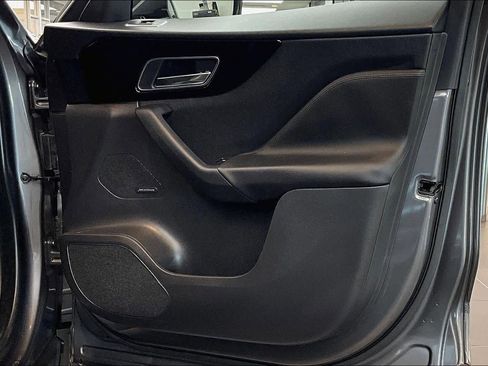 Used 2019 Jaguar F-PACE Premium image 44