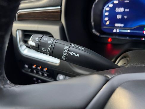 Used 2024 Chevrolet Suburban High Country image 37