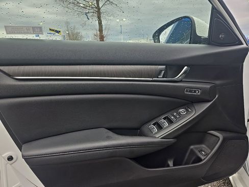Used 2022 Honda Accord Touring image 14