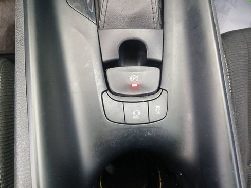 Used 2018 Toyota C-HR XLE FWD image 19