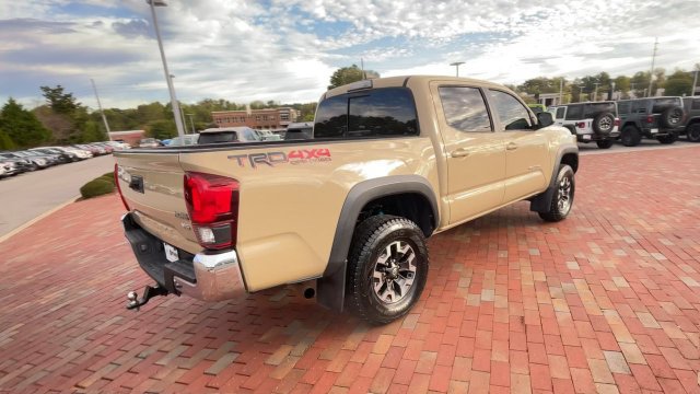 Used 2018 Toyota Tacoma TRD Off-Road AWD/4WD image 9