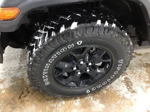 Used 2023 Jeep Wrangler Willys image 4