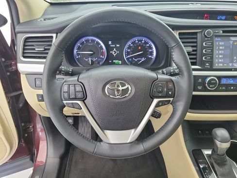 Used 2019 Toyota Highlander Limited Platinum FWD image 24