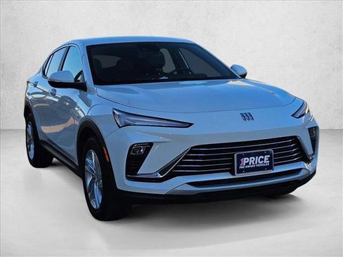 Used 2025 Buick Envista Preferred image 3