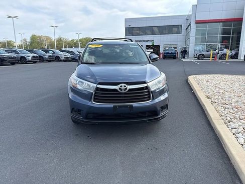 Certified 2016 Toyota Highlander LE image 2