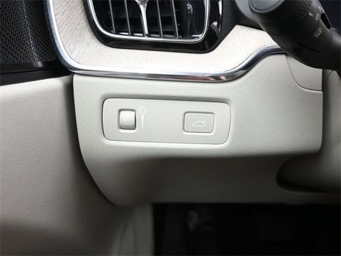 Used 2022 Volvo XC60 B6 Inscription w/ Advanced Package image 29