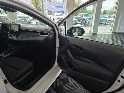 Used 2026 Toyota Corolla LE FWD image 40