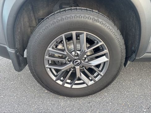 Used 2023 Nissan Rogue S image 12