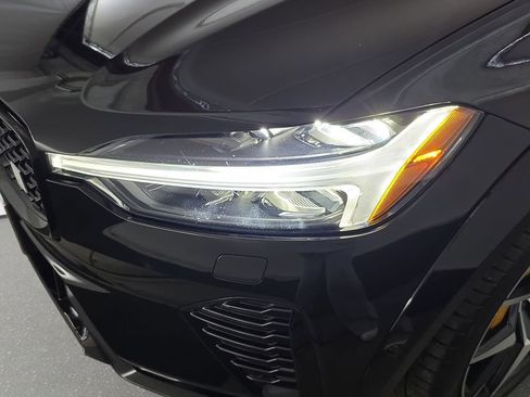 Used 2023 Volvo XC60 T8 Polestar image 32