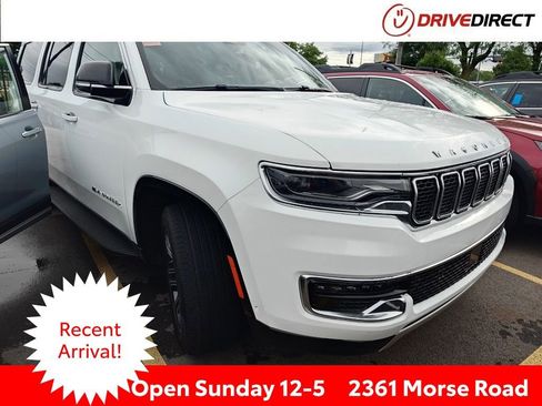 Used 2024 Jeep Wagoneer L Series II w/ Flexible Seating Group AWD/4WD image 1