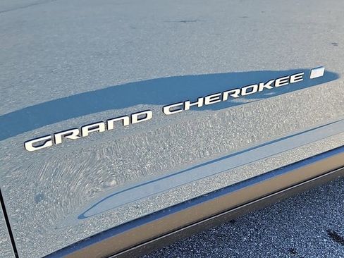 New 2026 Jeep Grand Cherokee L Limited w/ Luxury Tech Group II RWD image 30