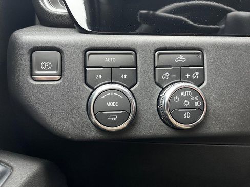 New 2024 GMC Sierra 1500 Elevation image 11