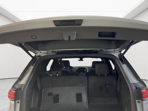 Used 2023 Chevrolet Traverse LT FWD image 8