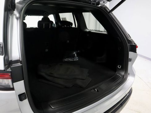 Used 2024 Jeep Grand Cherokee Altitude image 14