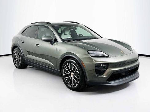 Certified 2025 Porsche Macan Electric image 6