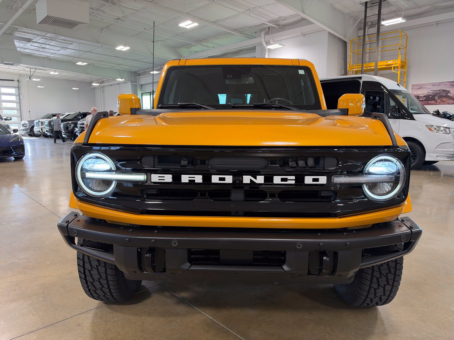 Used 2022 Ford Bronco Outer Banks AWD/4WD image 2