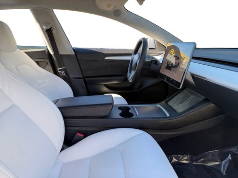 Used 2023 Tesla Model 3 Standard Range image 14