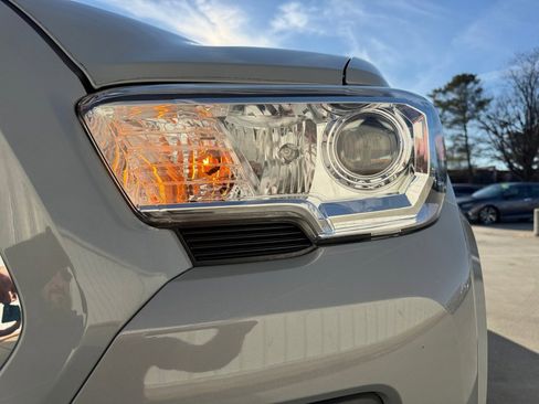 Used 2020 Toyota Tacoma SR5 image 29