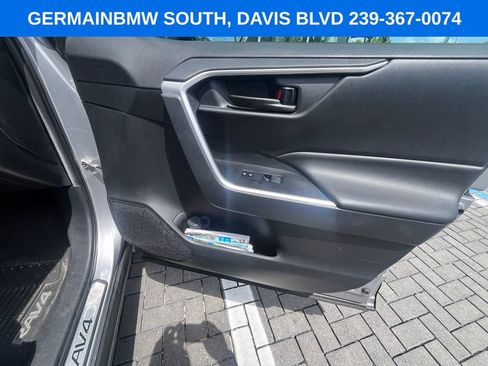 Used 2019 Toyota RAV4 LE AWD/4WD image 19