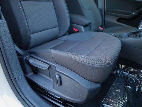 Used 2019 Volkswagen e-Golf SE w/ Driver Assistance Package image 27