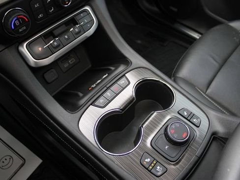 Used 2022 GMC Acadia SLT w/ Elevation Edition AWD/4WD image 19