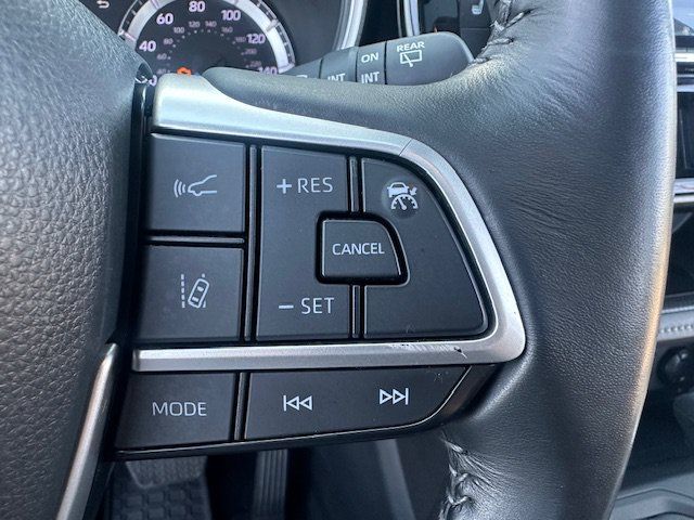 Used 2023 Toyota Highlander XLE AWD/4WD image 31