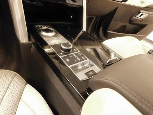 Used 2017 Land Rover Discovery HSE image 33