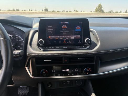 Used 2025 Nissan Rogue SV FWD image 16